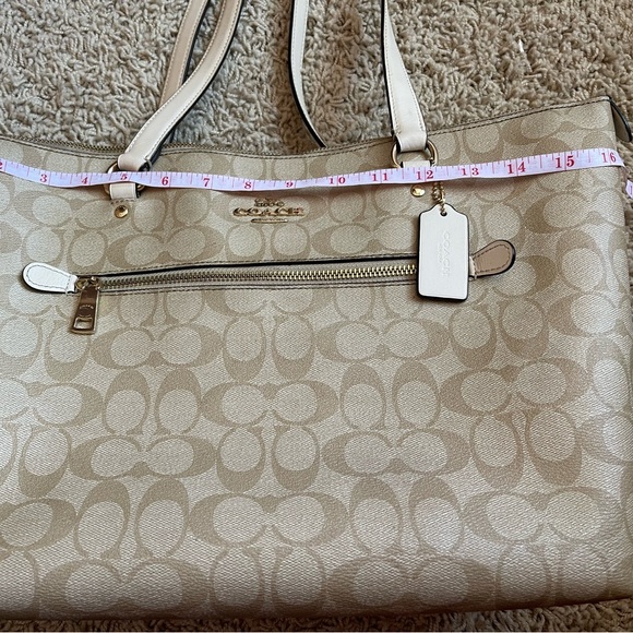 Coach Gallery Tote In Signature Canvas - Picture 12 of 12